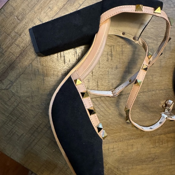 SHEIN Black and Tan Studded Heels - Picture 5 of 10